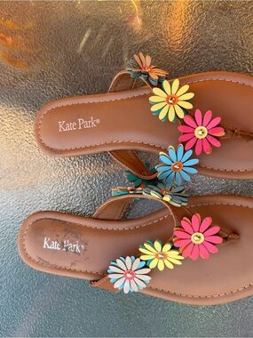 Kate Park Women's Brown Floral Toe-Post Sandals - Multicolor Daisy Accents